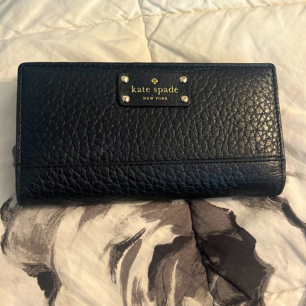 Black Folding Kate Spade Wallet!